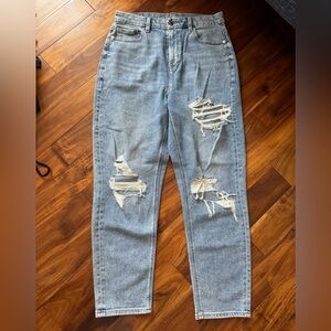LIKE NEW, American Eagle Curvy Mom Jean, distressed, size 10